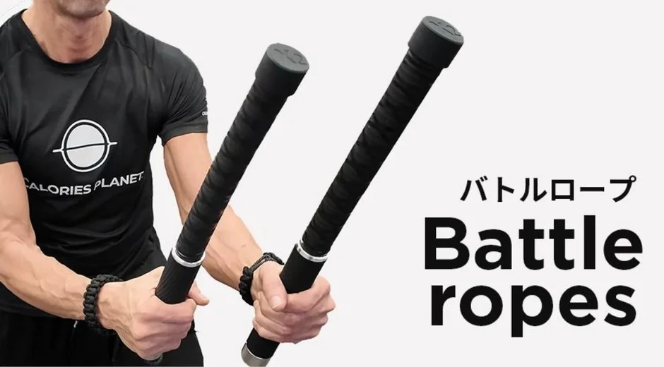 バトルロープを使用する男性の画像