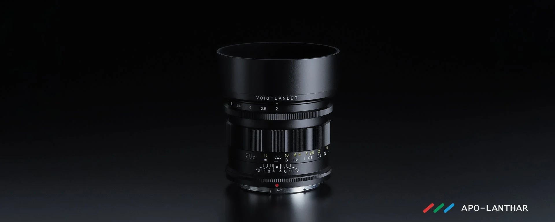レンズフードが装着されたAPO-LANTHAR 28mm F2 Aspherical Z-mount