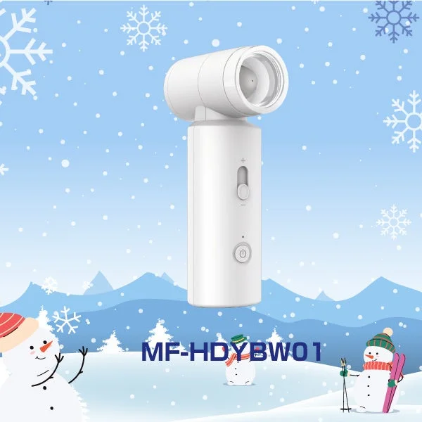 白いポータブルデバイスが雪景色の中に配置されている。