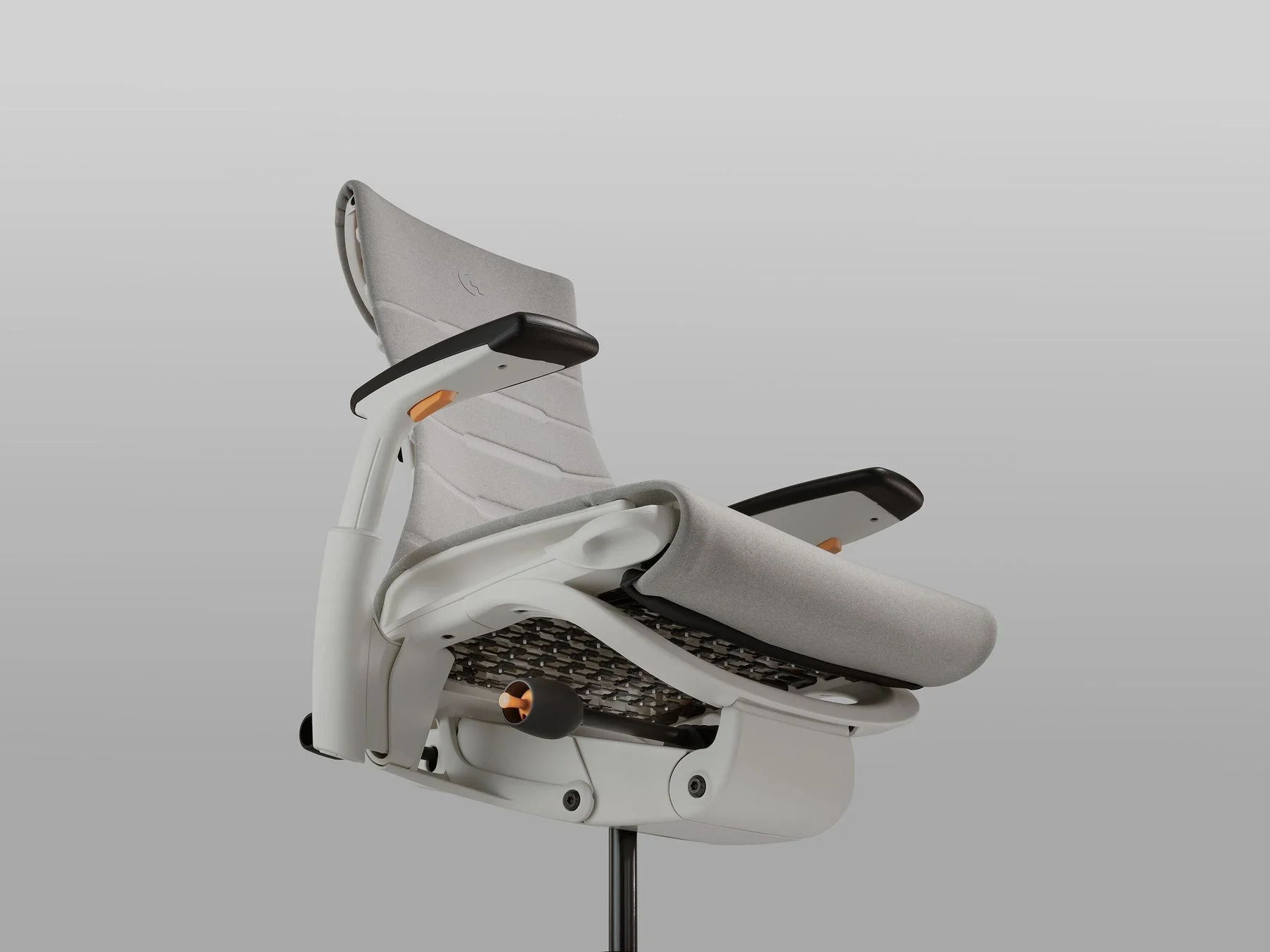 IgniteカラーのEmbody Gaming Chair