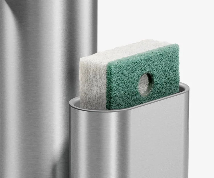 ステンレス製の容器に収納された食器洗い用スポンジ