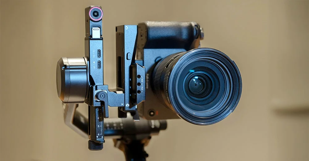 大きなレンズを備えたフルフレームカメラの撮影機材