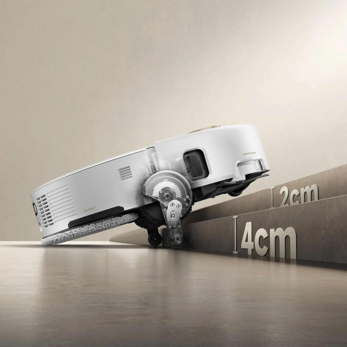 ロボット掃除機が2cmと4cmの段差を乗り越える様子