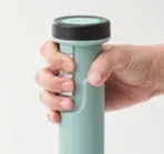 安全ロック操作中のハンドブレンダー