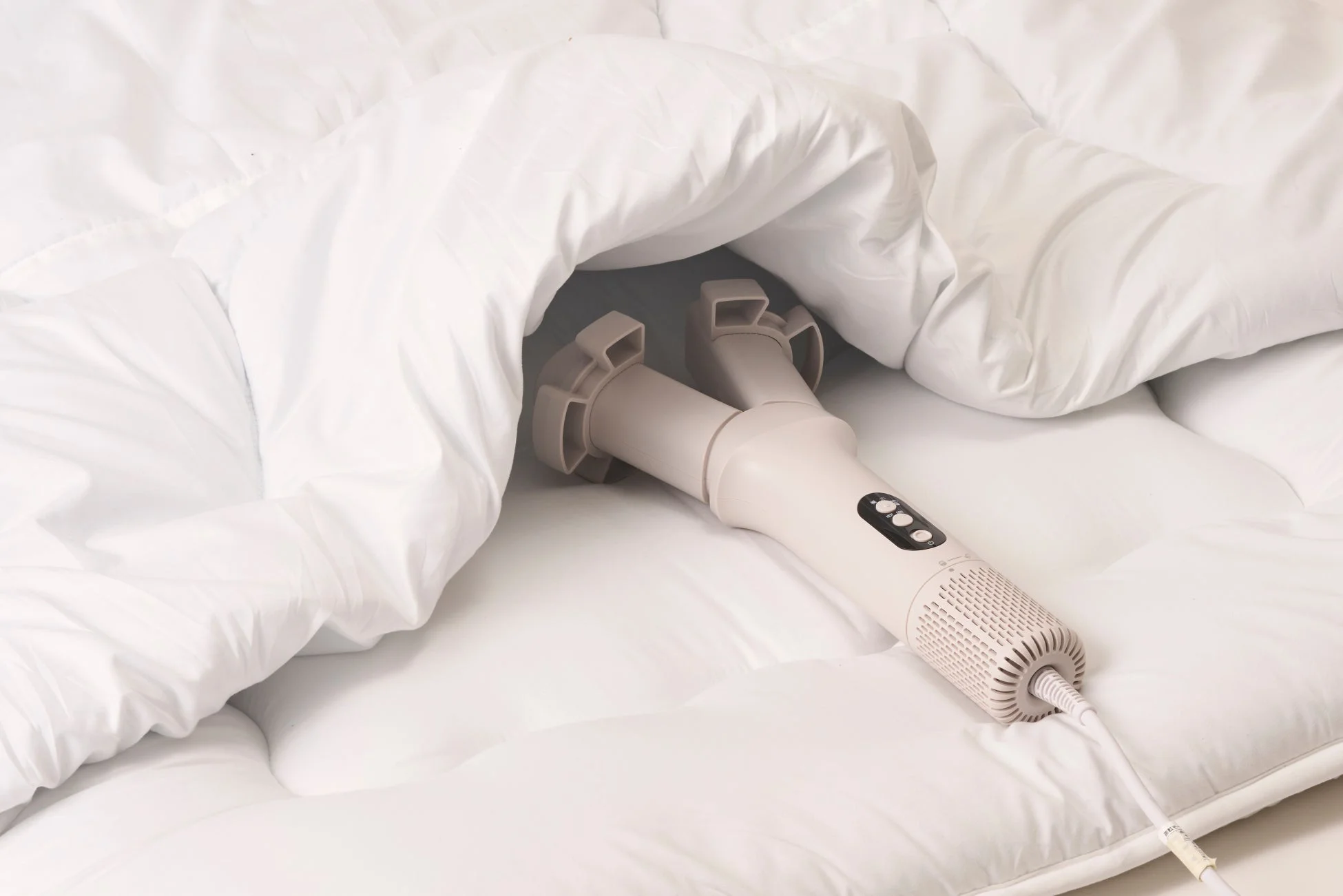 布団に差し込んで使用している様子