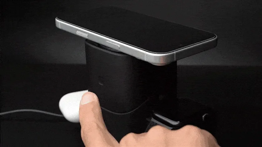 ワイヤレス充電器とイヤホン