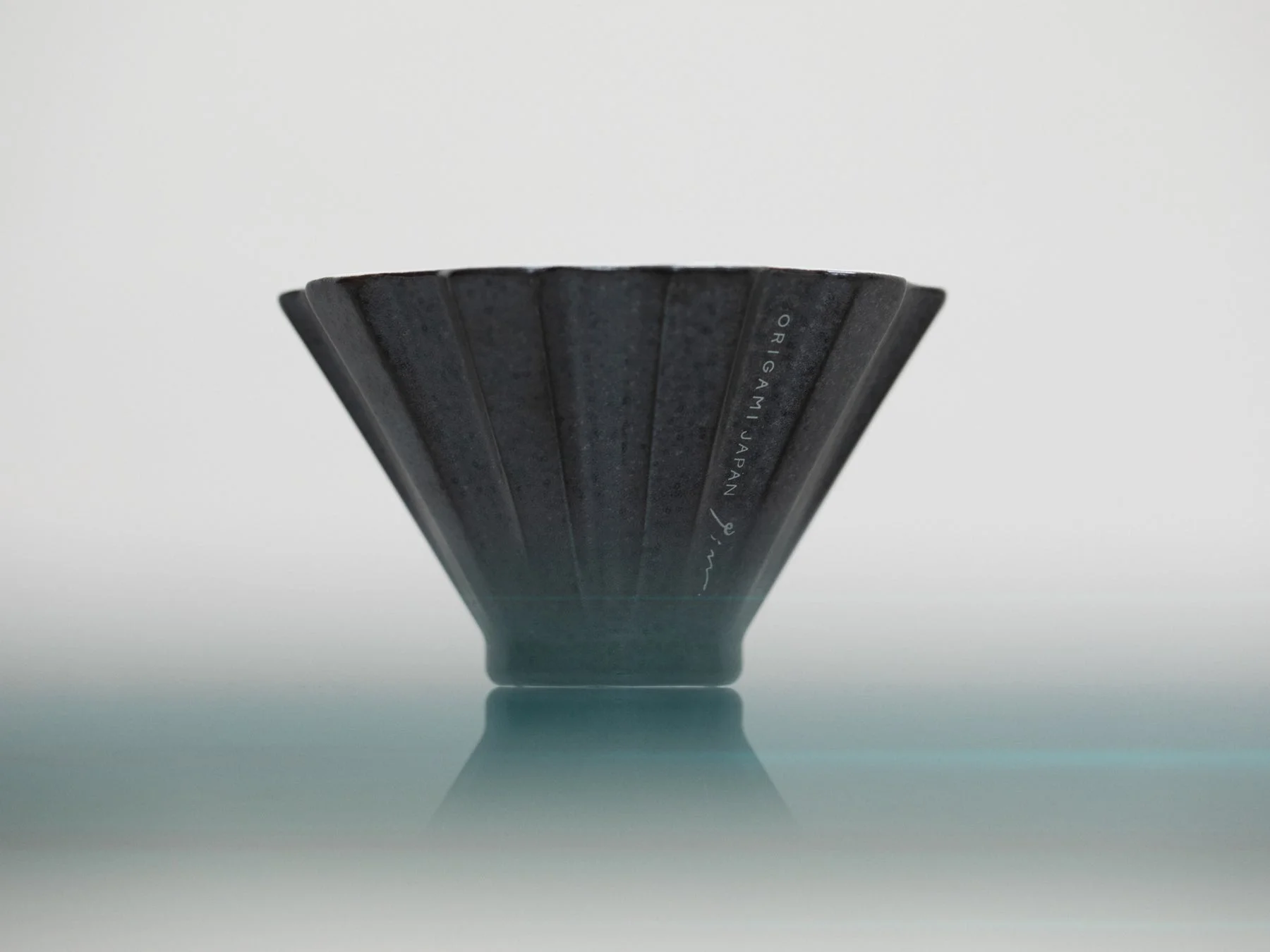 ORIGAMIとLEAVES COFFEE ROASTERSが共同開発！新ドリッパー「Pinn Dripper」が2026年4月10日発売