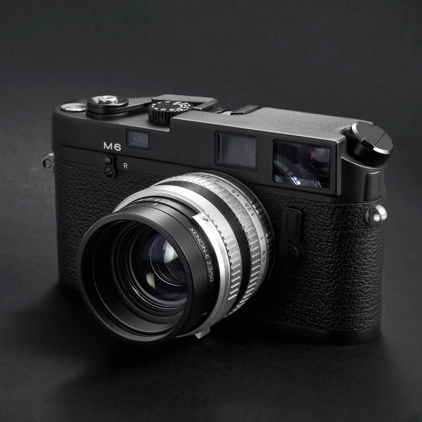 ライカM6に装着されたレンズ