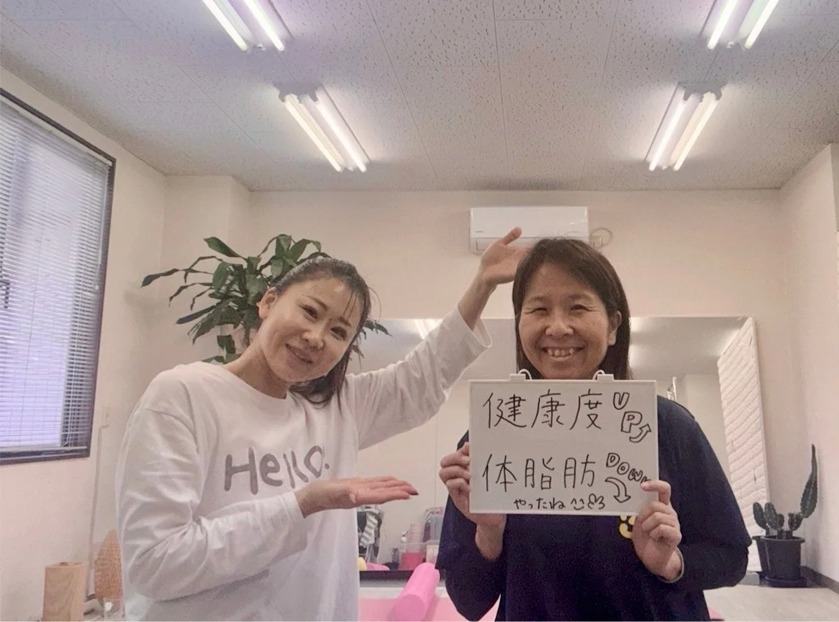 健康度UPと体脂肪Downを達成し喜ぶ女性二人