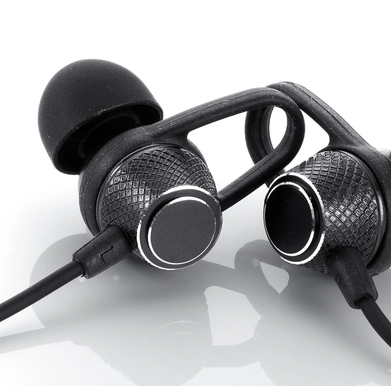 黒色のインイヤー型ヘッドホン