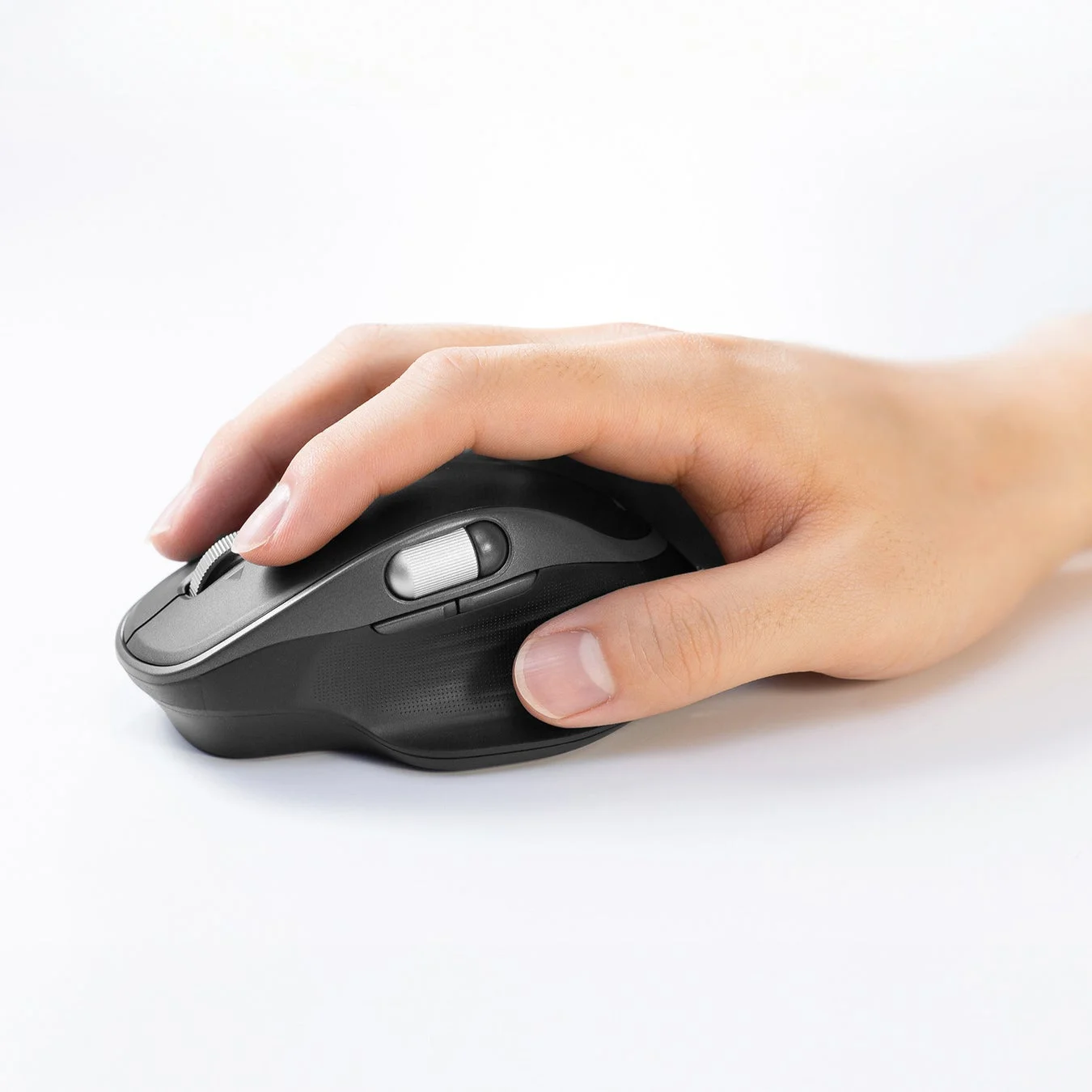 手にフィットするマウス