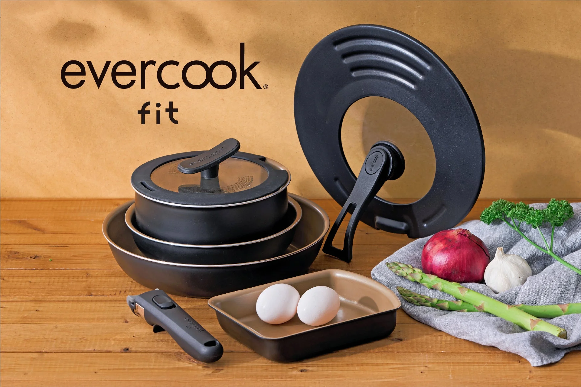 新生活を彩る!着脱式フライパン「evercook fit」にスタイリッシュなブラックセットが新登場