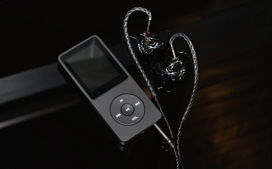 デジタルオーディオプレーヤーとインイヤーモニター