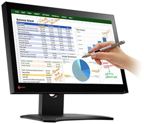 スタイラスでバランスシートを分析する様子