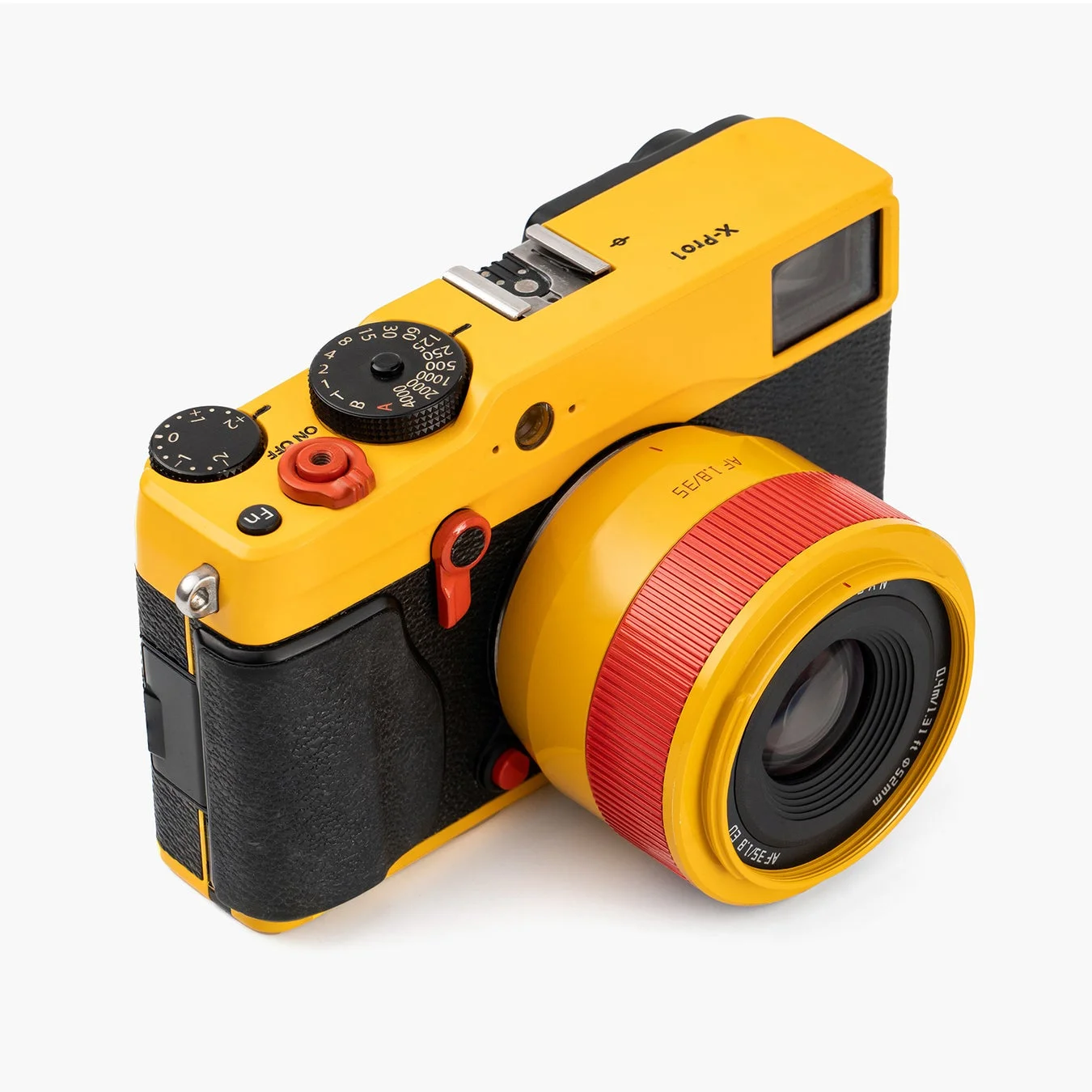 FUJIFILM X-Pro1に装着されたTTArtisan AF 1.8/35