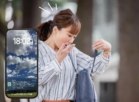 忘れ物を探す女性