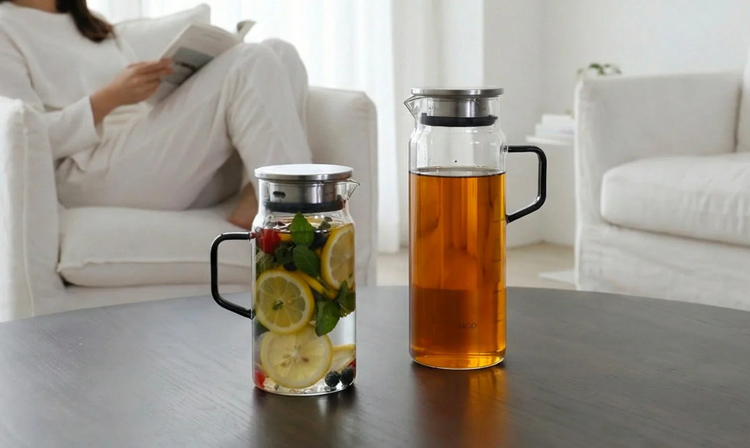 リビングのテーブルに置かれたピッチャー