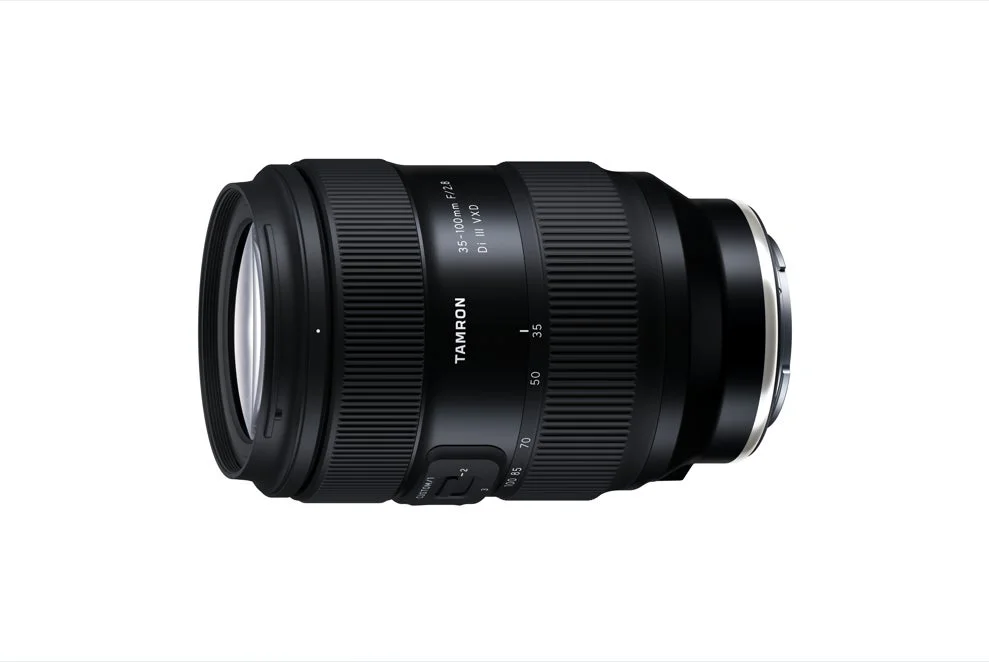 タムロン、F2.8大口径のポケットサイズ標準ズームレンズ「35-100mm F/2.8 Di III VXD」を3月26日発売