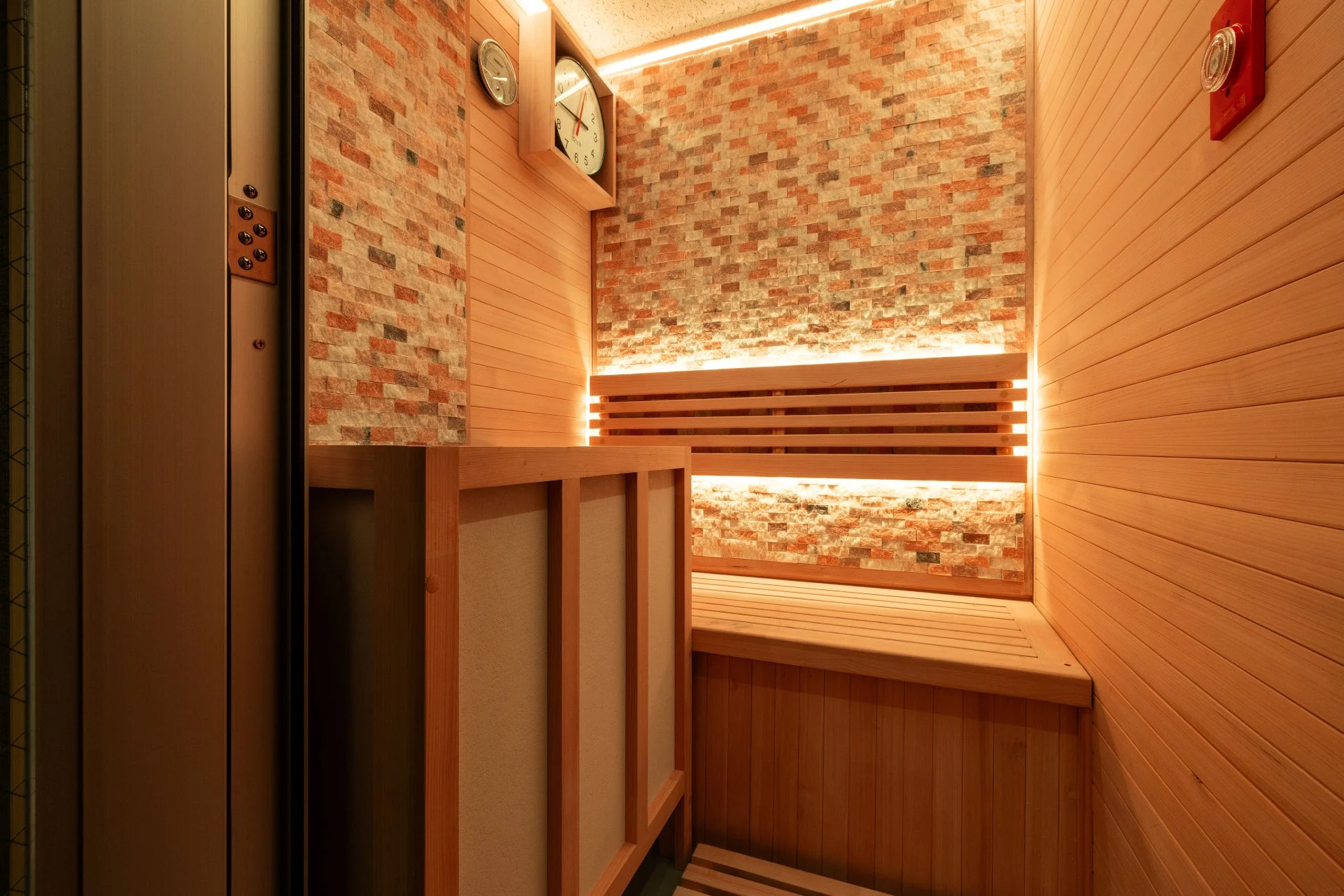 モダンなサウナ室