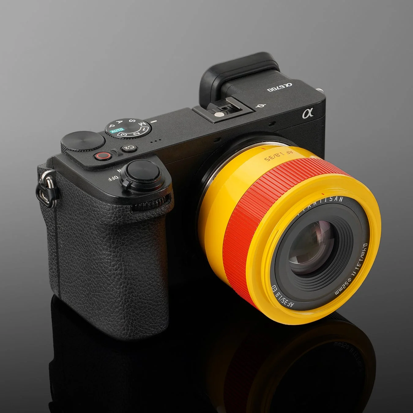 ソニーα6700に装着されたTTArtisan AF 1.8/35