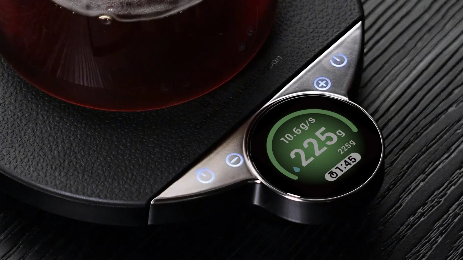 コーヒー抽出用のデジタルスケールが中心の画像。