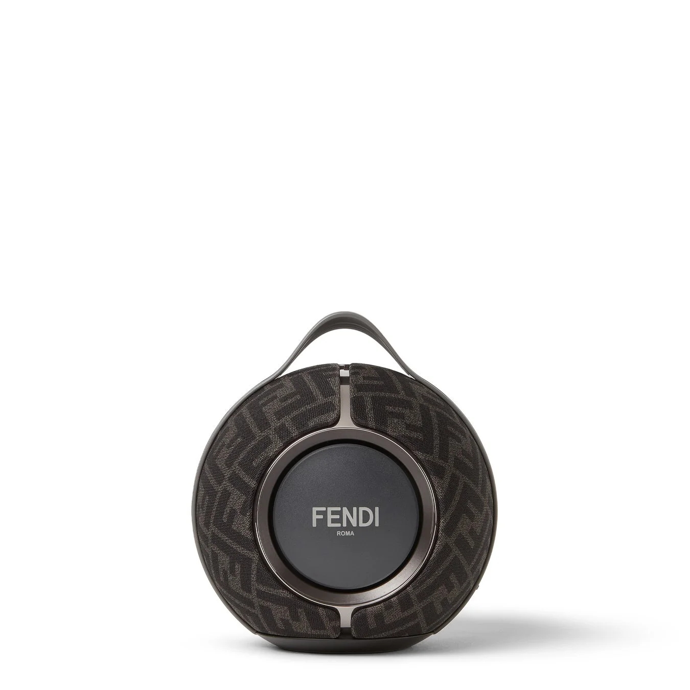 FENDIのロゴとFFモノグラムパターンが特徴的な、黒と茶色の高級感あるポータブルスピーカー
