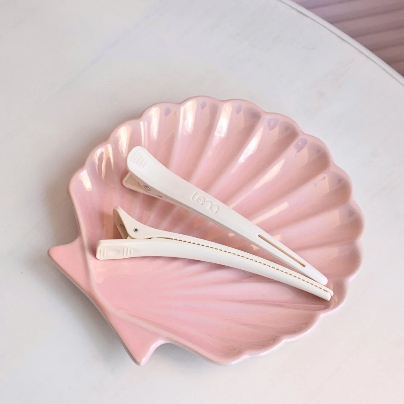 白いLenaヘアクリップ