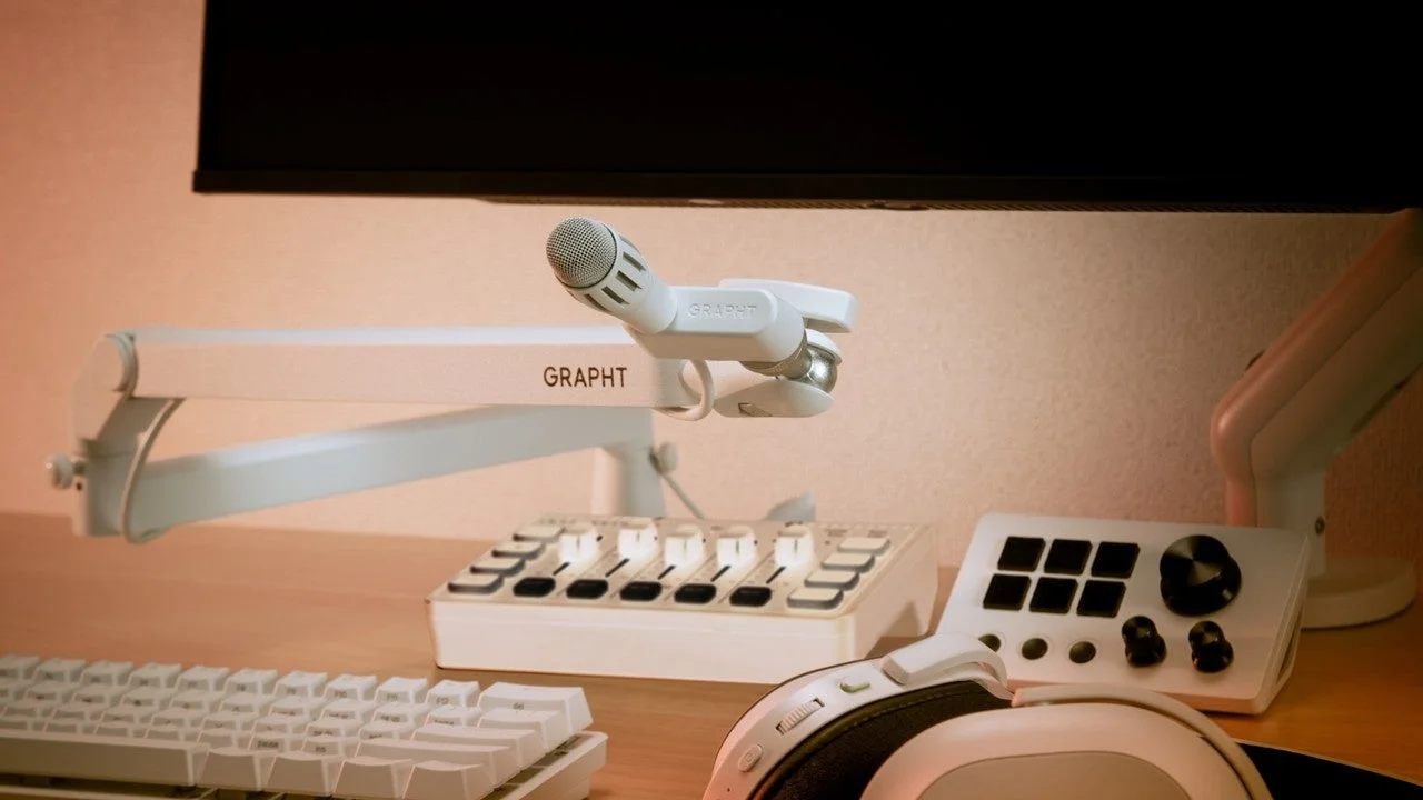 白いデスクセットアップ