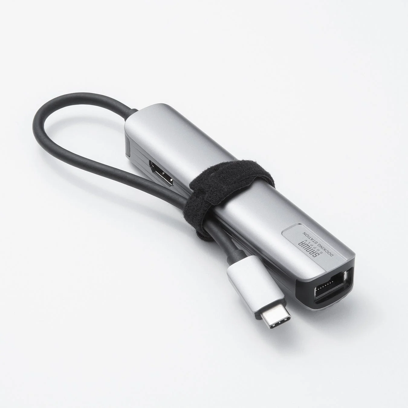 ケーブルタイで束ねられたドッキングステーション