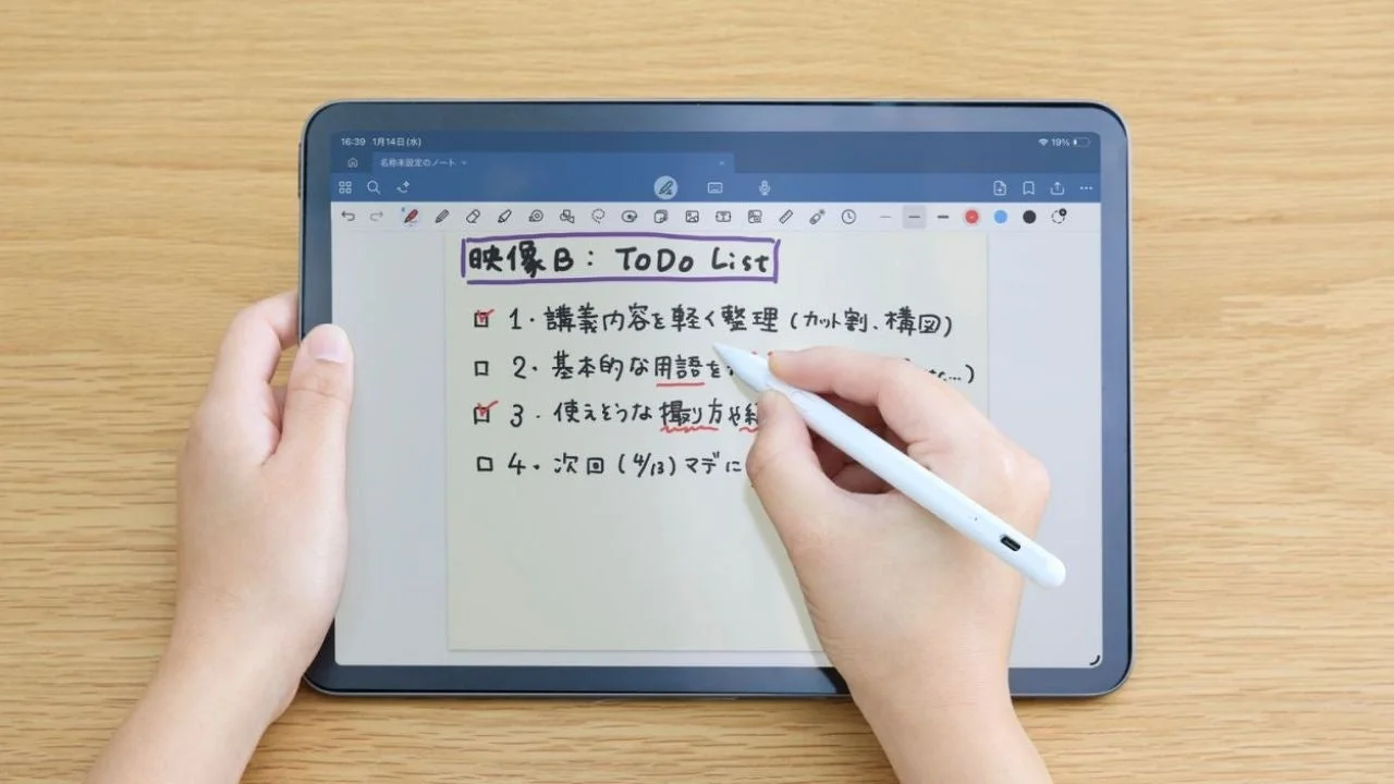 ToDoリストを手書きする様子