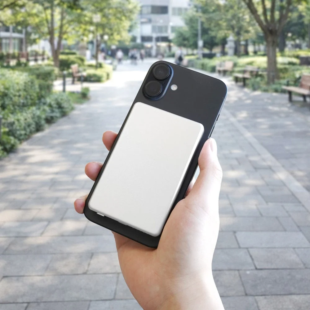 ワイヤレス充電時もスマホを操作