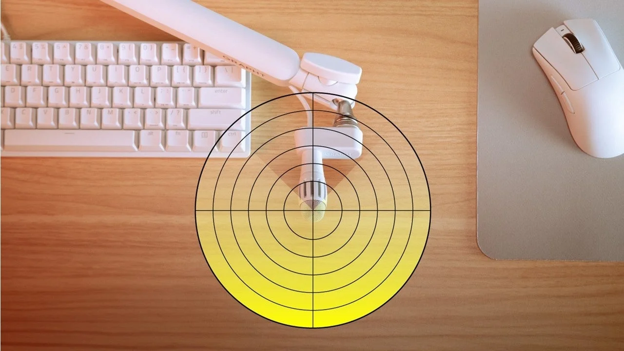 デスクとマイク、ターゲットマーク