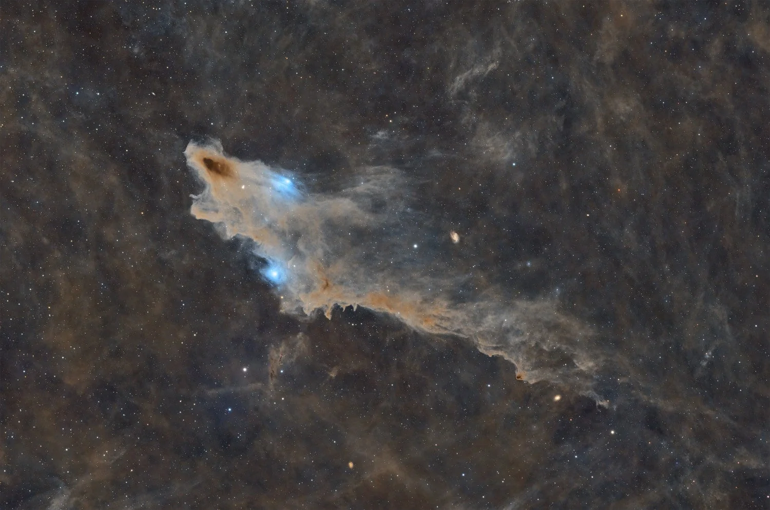 広大な宇宙空間の星雲