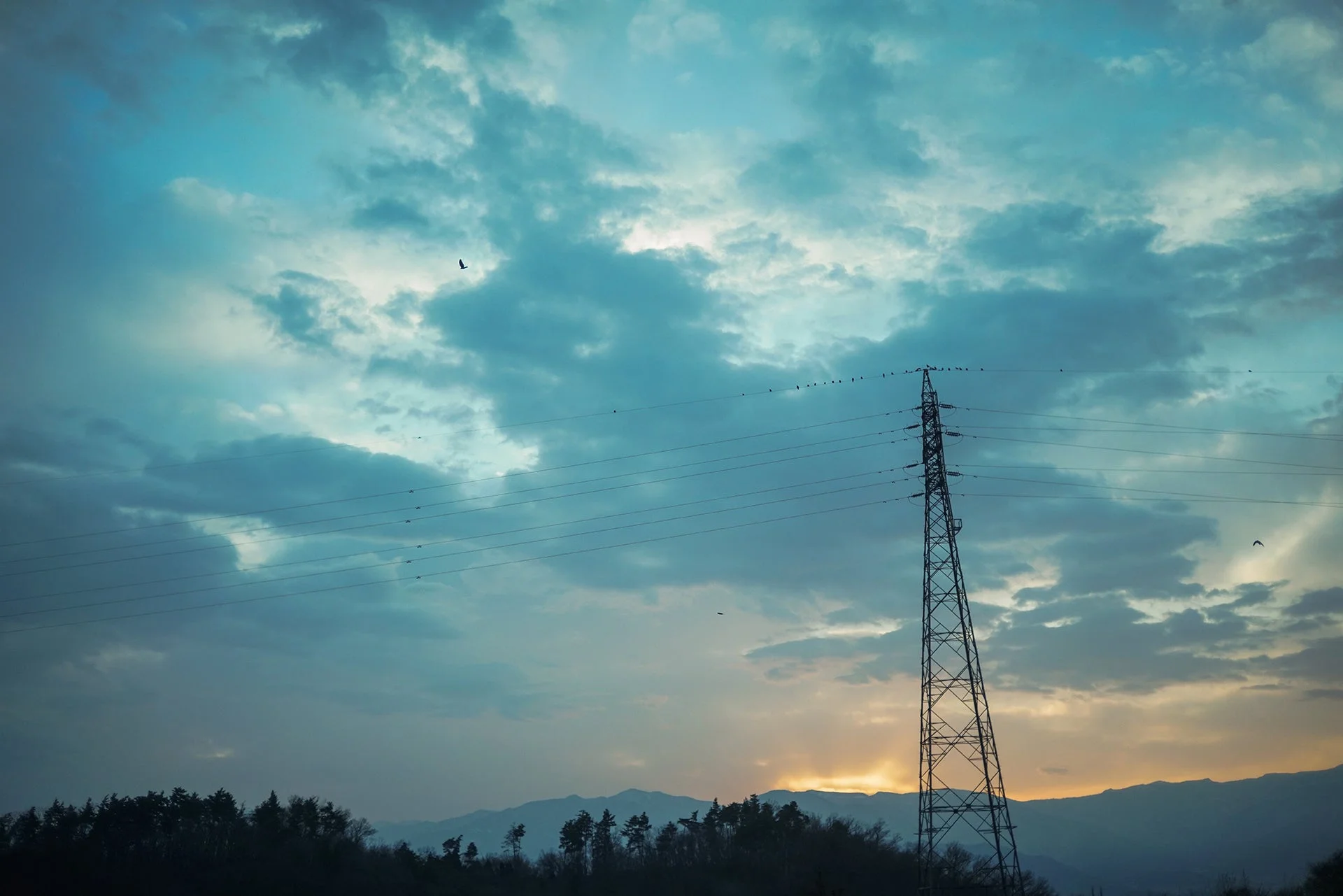 夕暮れの送電塔