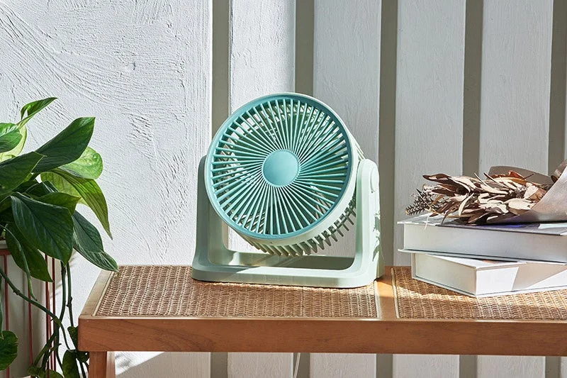 デスクファン,扇風機,家電,卓上扇風機,ミントグリーン,インテリア,リビング,観葉植物,ドライフラワー,本,ラタン,木目調,雑貨,夏,涼しい