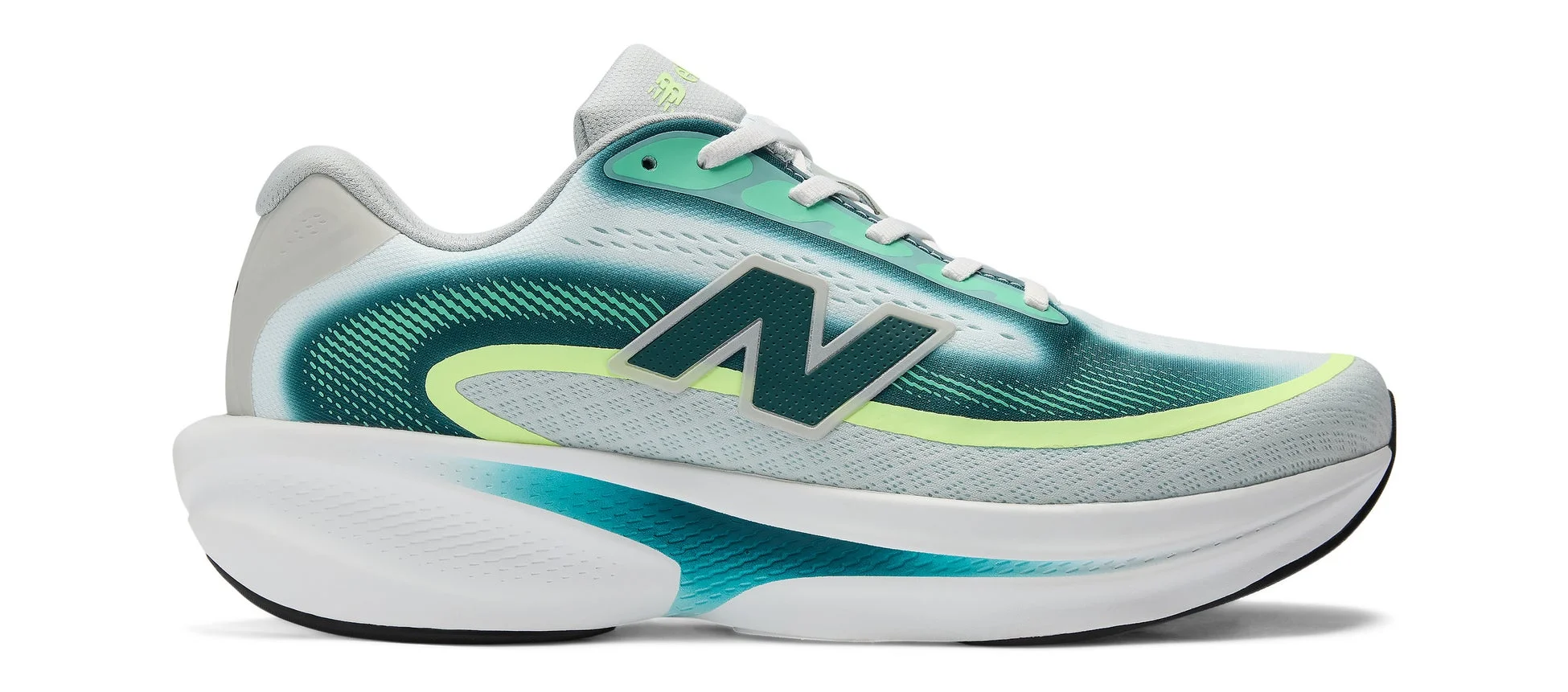 ニューバランスのグリーンのランニングシューズ