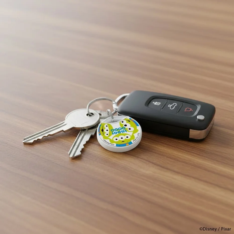 エイリアンの紛失防止タグが鍵に付いている様子