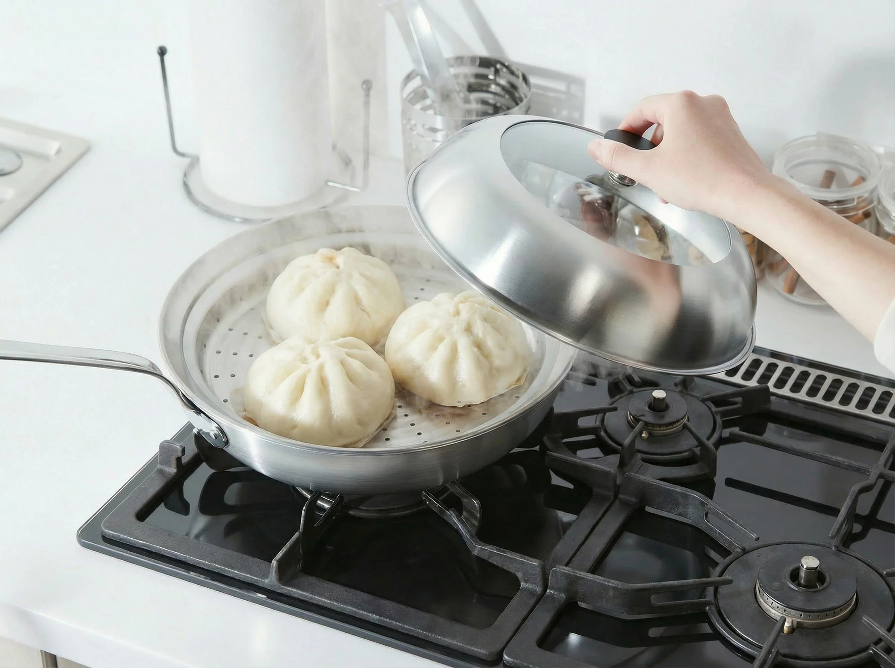 肉まんを蒸す様子