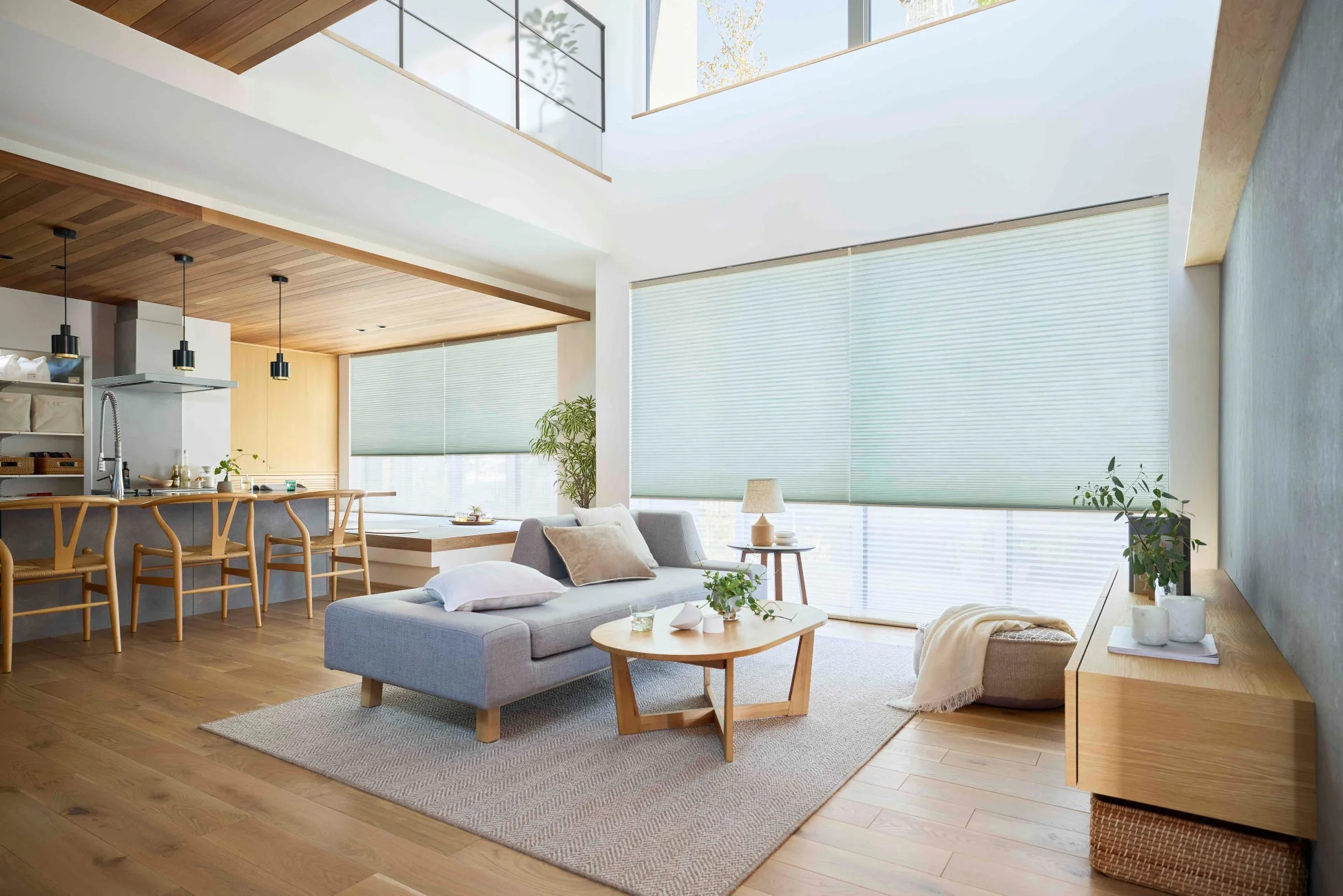 タチカワブラインド、ハニカムスクリーン「ブレア」がスマホ操作・バッテリー仕様を追加しリニューアル