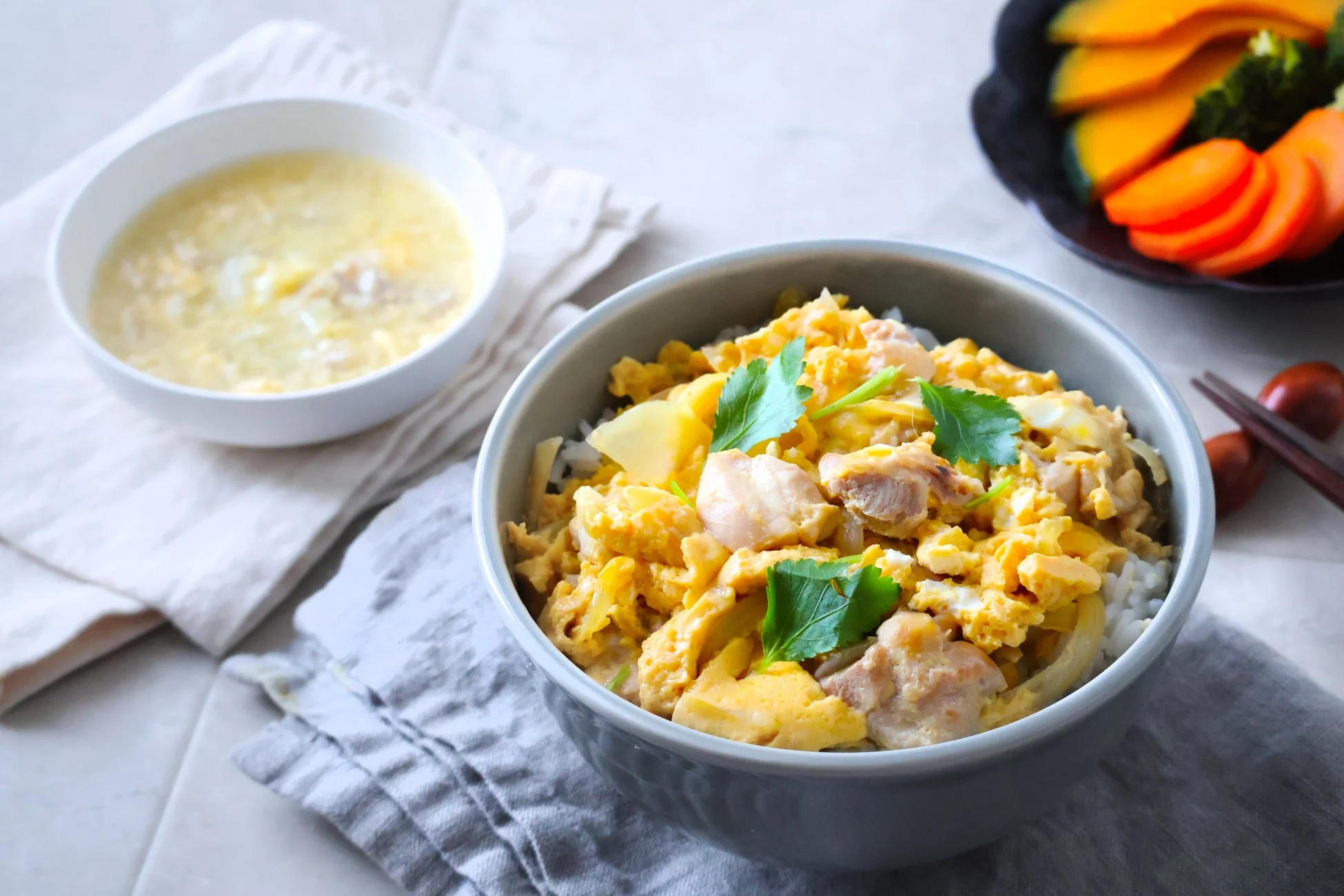 親子丼とスープ