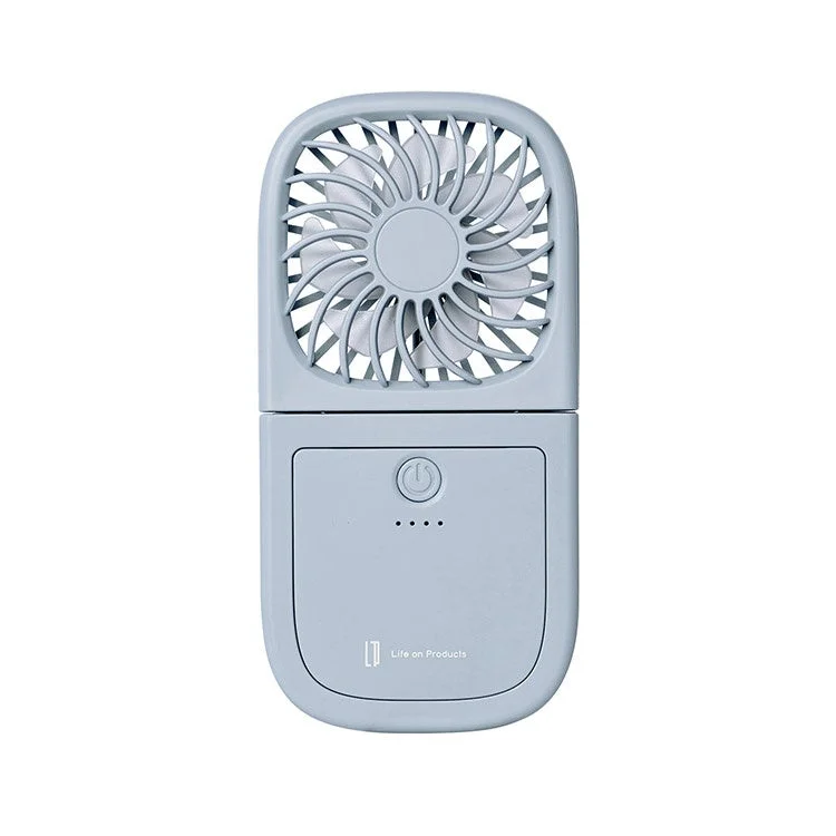 淡い青色のポータブル扇風機が白い背景に置かれています。上部にファン、下部に電源ボタンとバッテリーインジケーター、「Life on Products」のロゴが見える、シンプルなデザインの小型家電です。