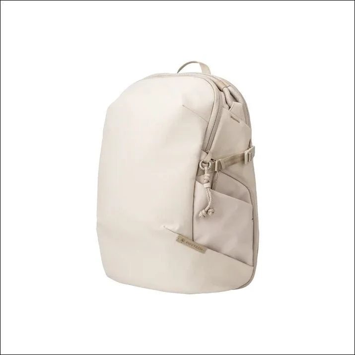 クリーム色のバックパック