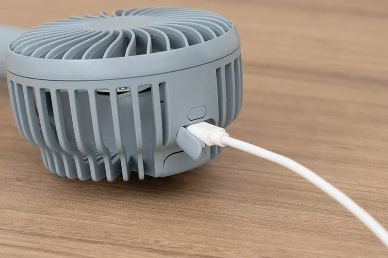 安心の充電カバー付き