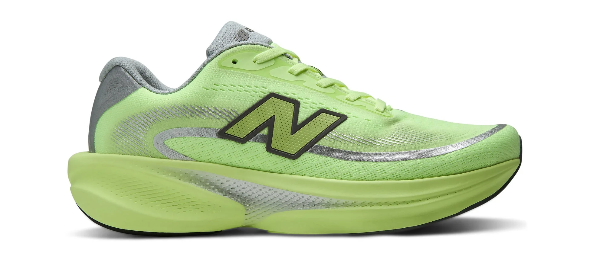 ニューバランスのライムグリーンのランニングシューズ