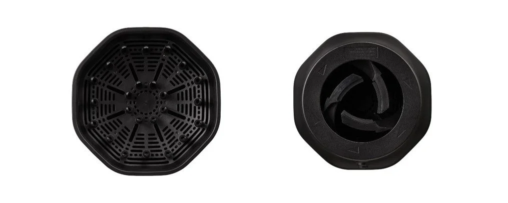 白背景に置かれた2つの黒い八角形の物体。左は突起のあるディフューザー、右は内部に羽根状の構造を持つノズル