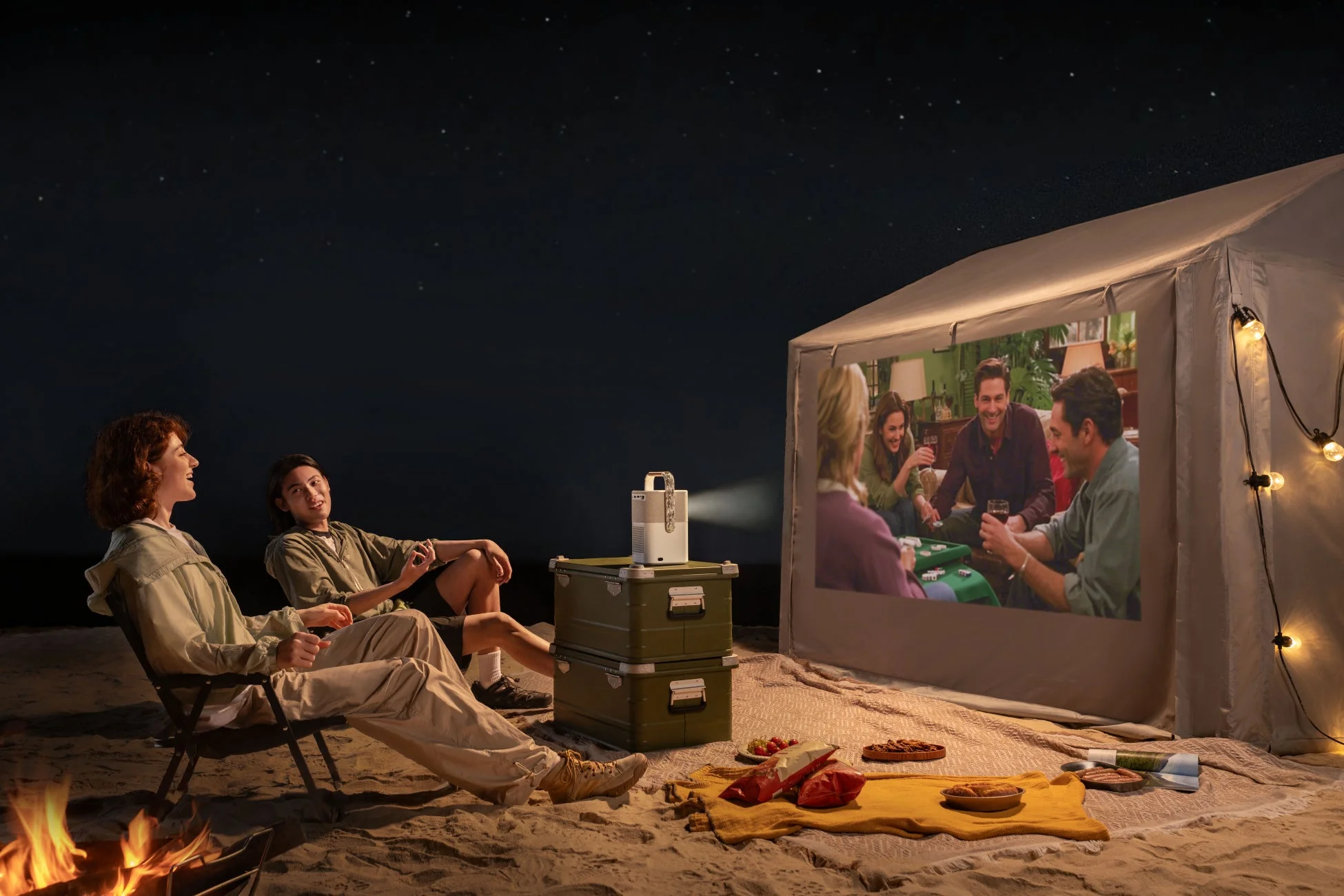 屋外でのプロジェクター利用シーン