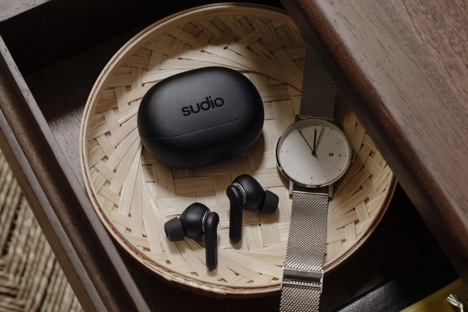 【新発売】北欧オーディオブランドSudioからハイブリッドANC搭載の完全ワイヤレスイヤホン「E4 Pro」が登場！
