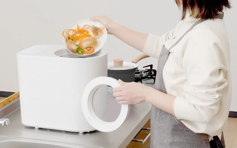 生ゴミの悩みを解決!『3L生ゴミ処理機「カラッと粉砕ゴミへらすん」』新発売、体積を最大8割削減