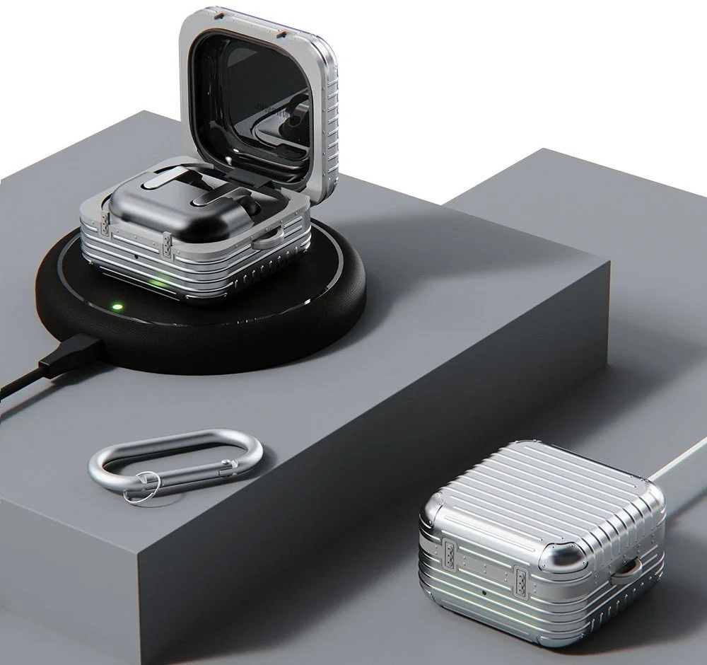 ワイヤレス充電中のミニトランク型イヤホンケース