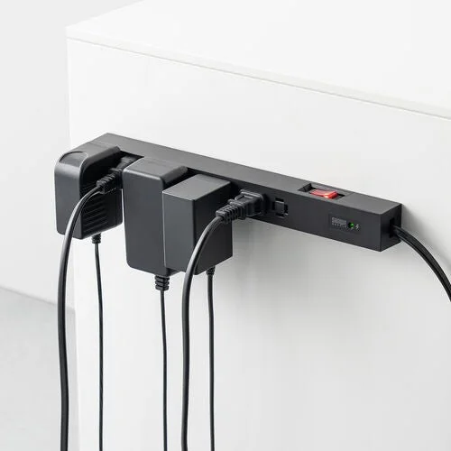 ACアダプタ干渉を解決！縦横斜めから差せるマグネット付きスリム電源タップが新発売